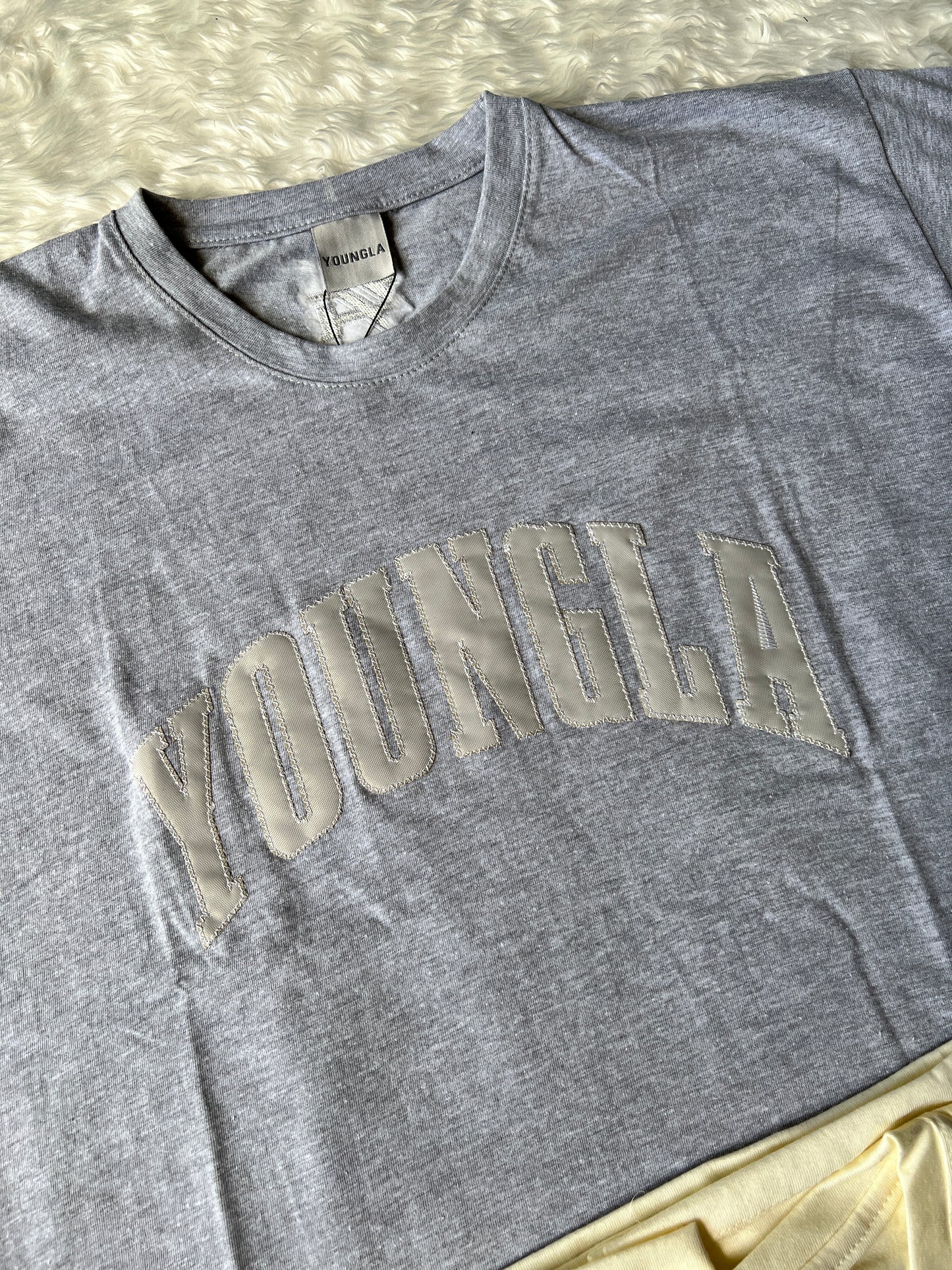 PLAYERA OVER UNI VINTAGE BORDADO